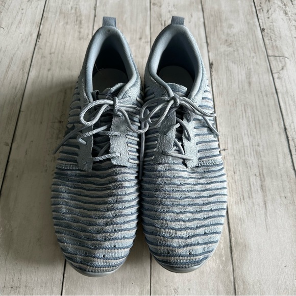 PREOWNED NIKE WOMENS ROSHE TWO FLY KNIT RUNNING SNEAKERS BLUE RIBBED SIZE 8.5 - Picture 2 of 9